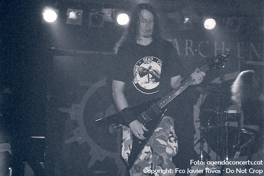 Michael Amott, guitarrista d'Arch Enemy, actuant a la sala Razzmatazz 2 de Barcelona.