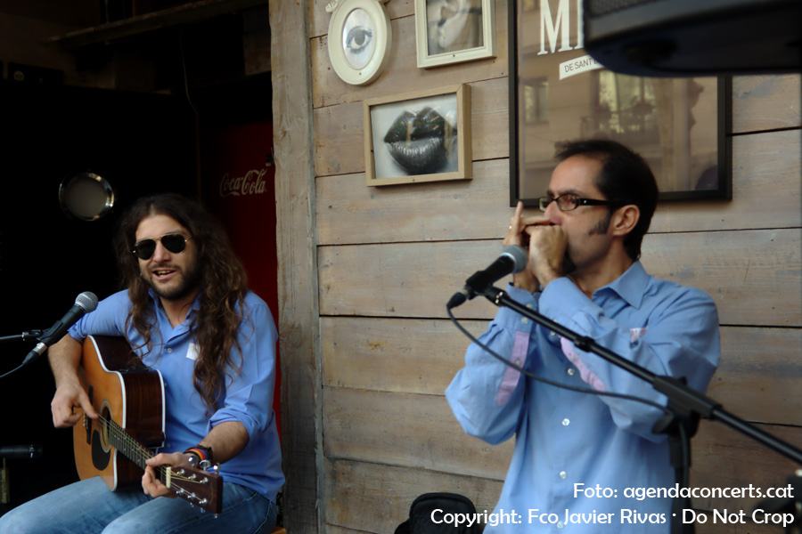 El duet The Blues Prisoners ha actuat durant la Fira de la Puríssima de Sant Boi de Llobregat 2016 a la terrasseta del bar La Masía a la rambla Rafael Casanovas.