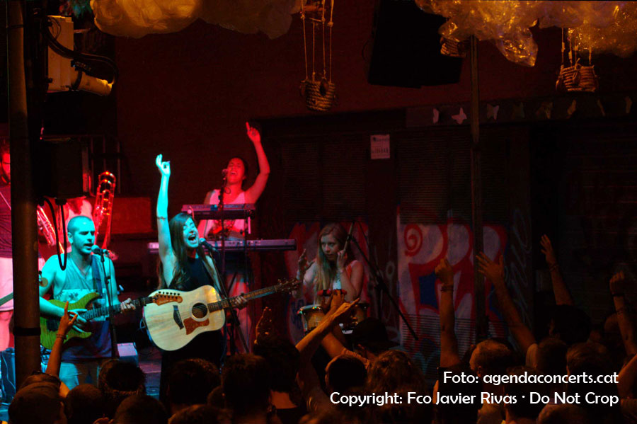 El grup Sense Sal, actuant a la Festa Major de Gràcia 2016.