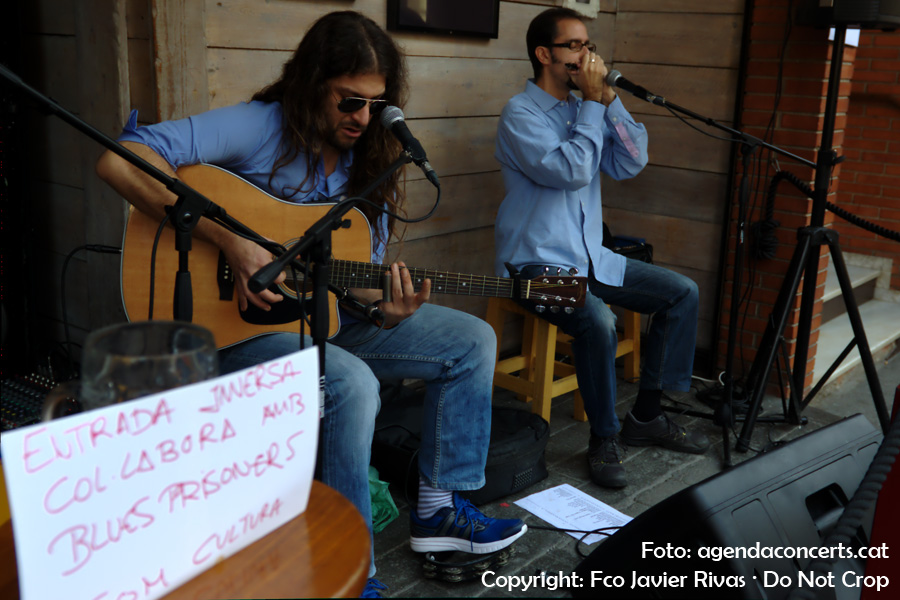 El duet The Blues Prisoners ha actuat durant la Fira de la Puríssima de Sant Boi de Llobregat 2016 a la terrasseta del bar La Masía a la rambla Rafael Casanovas.