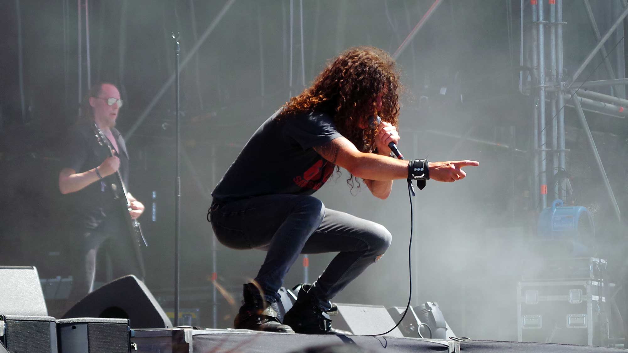 El carismàtic cantant de Candlemass, Matts Léven, actuant al Rock Fest 2016 a Santa Coloma de Gramenet.