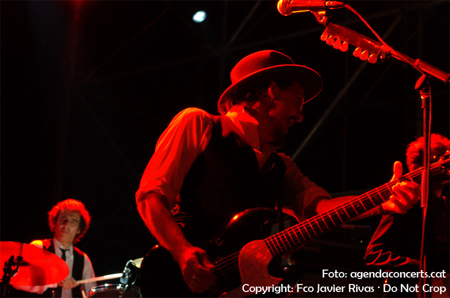 Coque Malla, en concert a la plaça de l'Ajuntament de Sant Boi de Llobregat dins el marc del Festival Altaveu 2016.