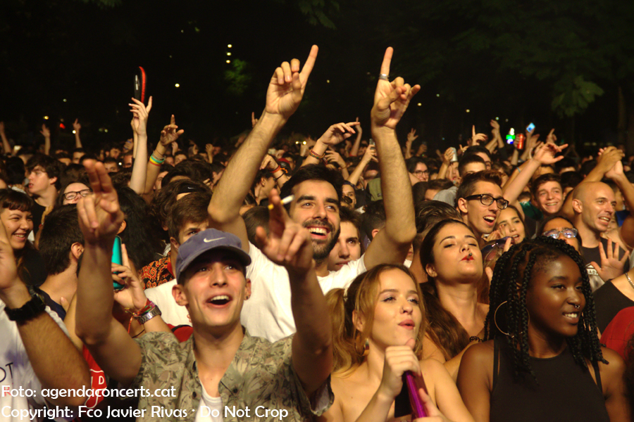 Públic del concert de Bejo, actuant al Festival BAM a la Rambla del Raval durant les festes de La Mercè de Barcelona.