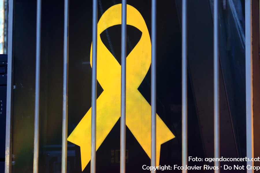 Ovidi 4, grup format per David Fernàndez, Borja Penalba, David Caño i Mireia Vives, actuen al Concert per la Llibertat a l’Estadi Olímpic (Barcelona). El llaç groc, en protesta pels presos polítics, ha estat prohibit per la Comissió Electoral.