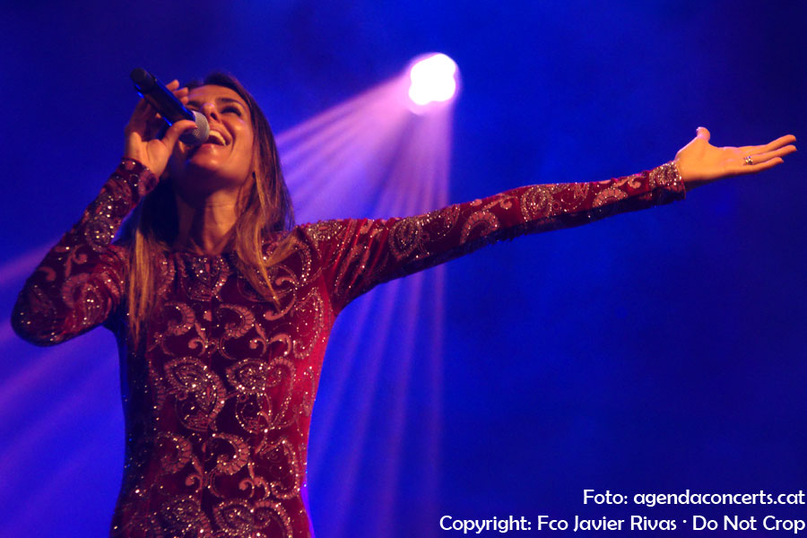 La cantant de fado Cuca Roseta, actuant a La Mercè 2018 de Barcelona.