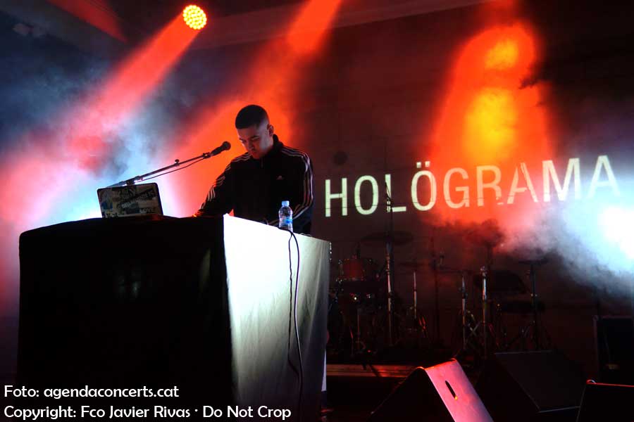 Holögrama, actuant a l'Emergència Festival al CCCB de Barcelona.