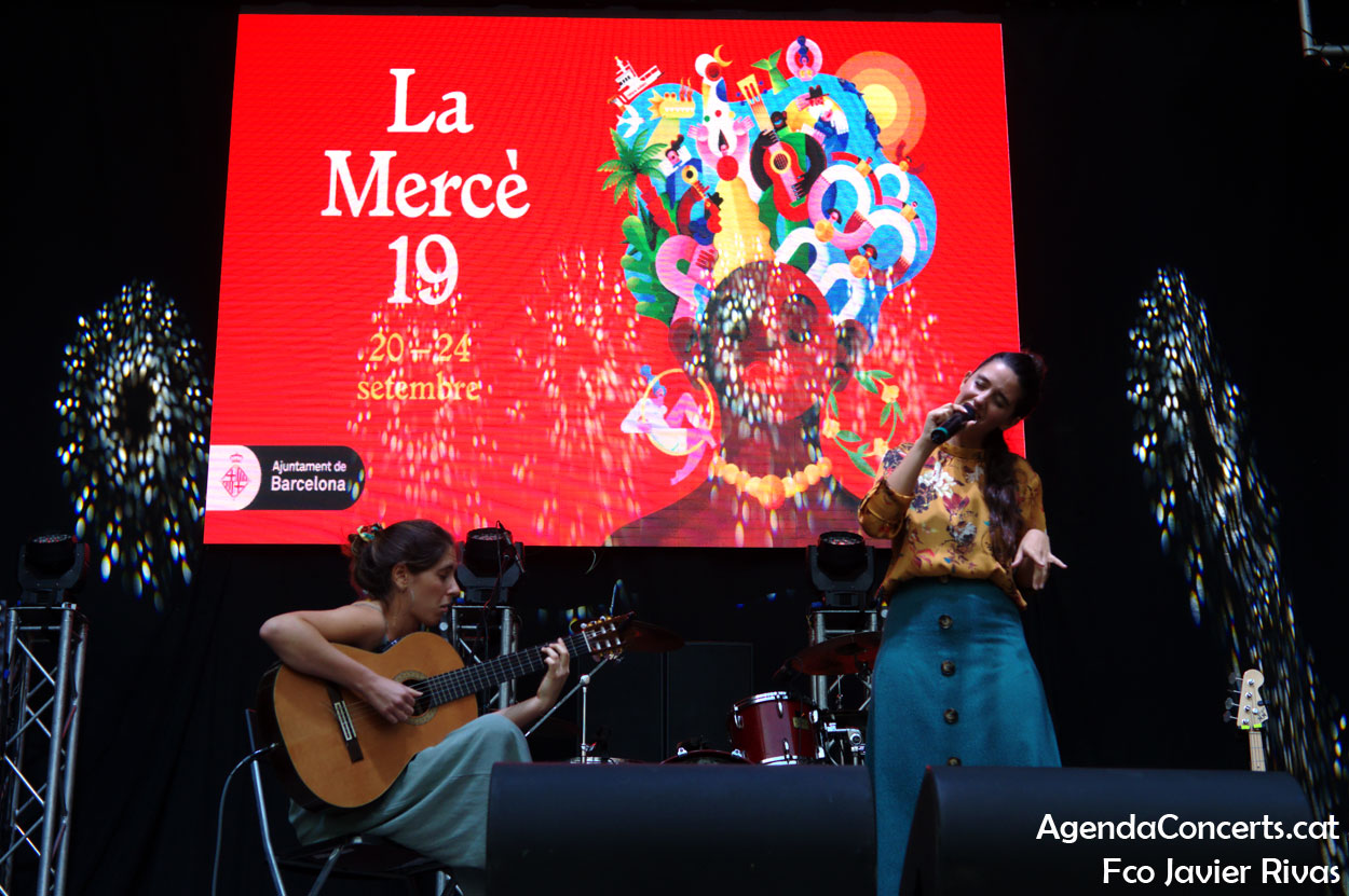 Raquel Lúa y Amaia Miranda, actuando durante las Fiestas de La Mercè 2019 de Barcelona.