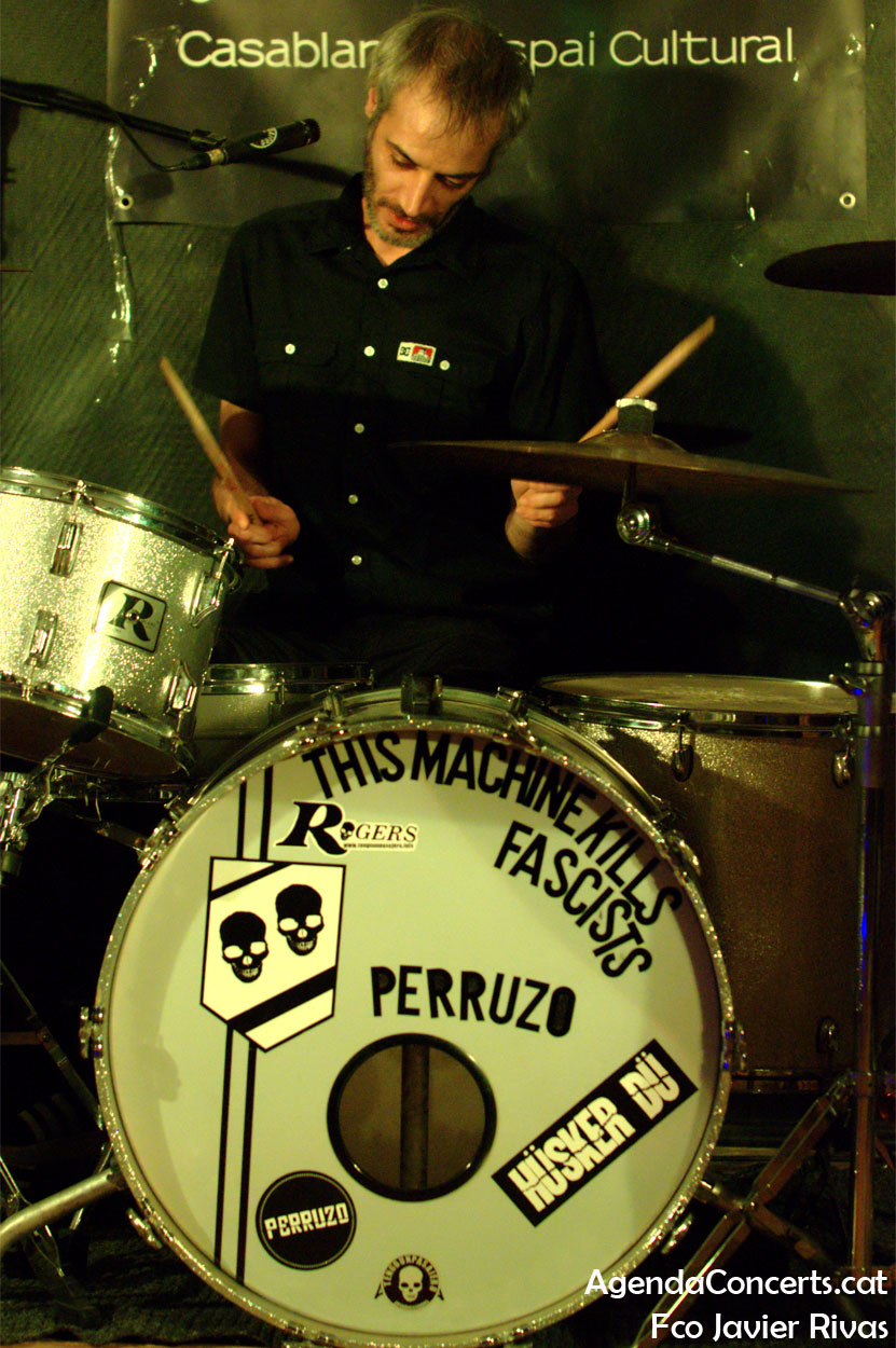 Perruzo, performing at Les Muses de Casablanca of Sant Boi de Llobregat.