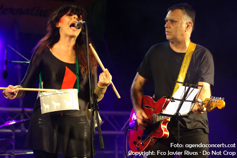 Peinga Rayo and the Aeromozas, performing at Karxofarock 2019, near Barcelona.