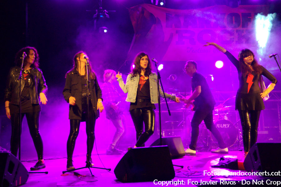 Peinga Rayo and the Aeromozas, performing at Karxofarock 2019, near Barcelona.