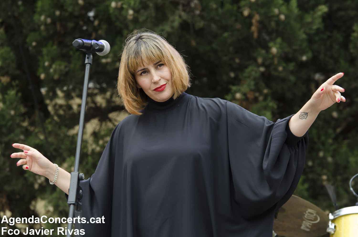 Auroora, actuando en la Fiesta Mayor de Sant Boi 2021.