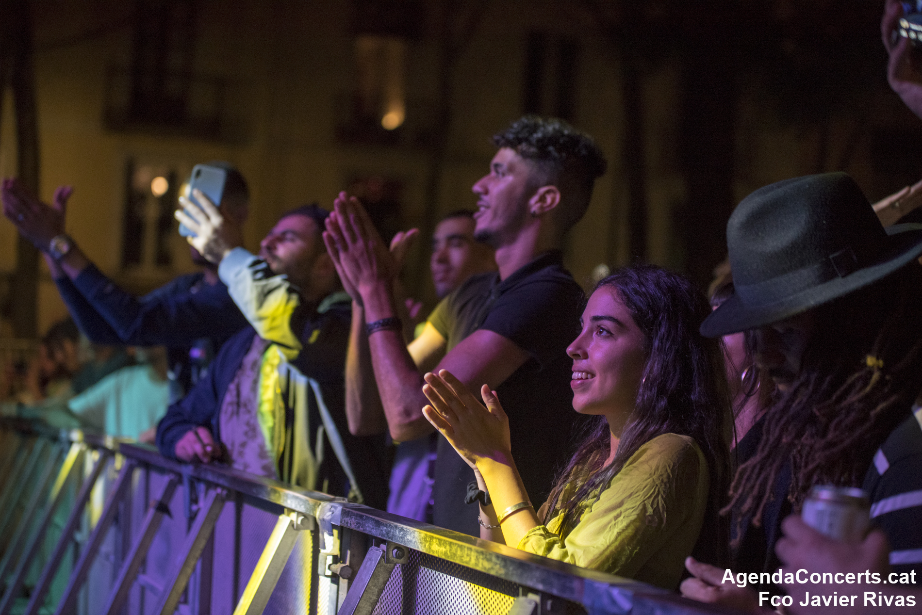 Concert de l'Asmâa Hamzaoui & Bnat Timbouktou a la rambla del Raval de Barcelona durant les Festes de la Mercè 2022.